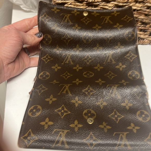 💃Authentic Louis Vuitton Wallet/ Please see pictures - Picture 9 of 11